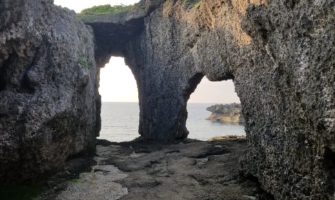 徳之島メガネ岩